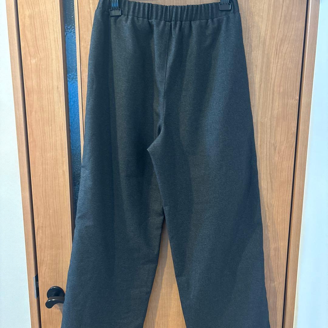 OUR パイピング使いのセミワイドパンツ