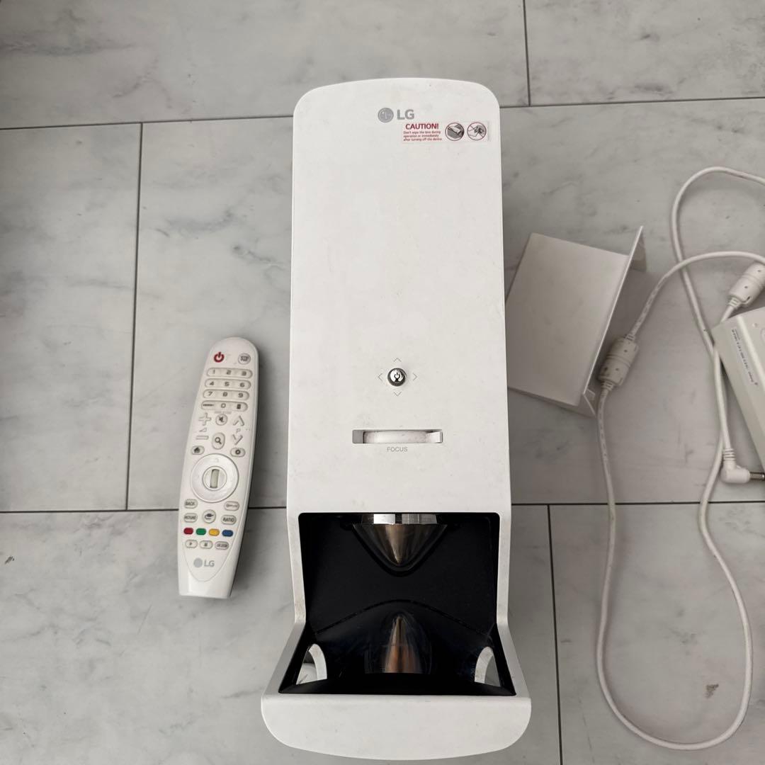 LG 超短焦点モデル HF85LS