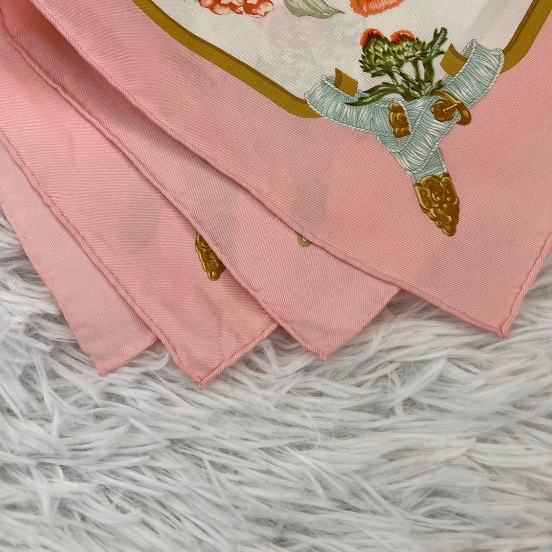 HERMES エルメス　女王陛下　カレ　REGINA ピンク　花束　フラワー　白