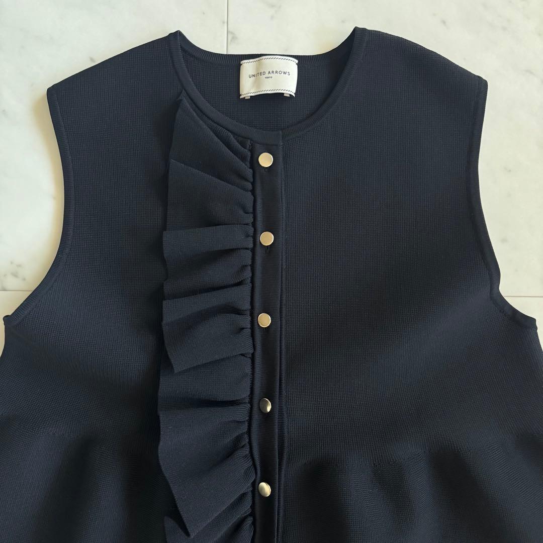 美品　人気　ユナイテッドアローズ　ニットフリルベスト　ジレ　ブラック