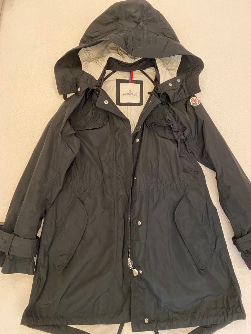 MONCLER フード付きナイロンジャケット ブラック　レディース