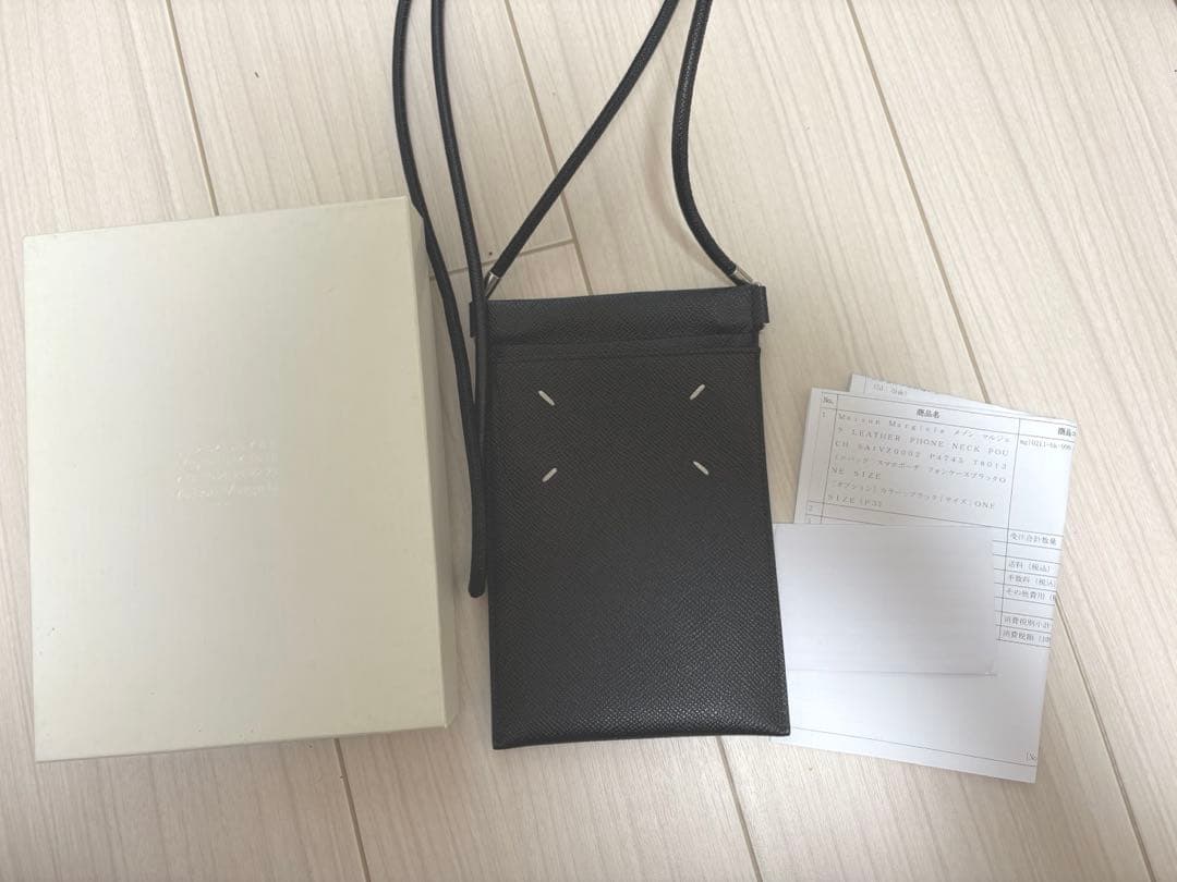 箱、タグつき　未使用　マルジェラ　スマホショルダーバッグ ブラック