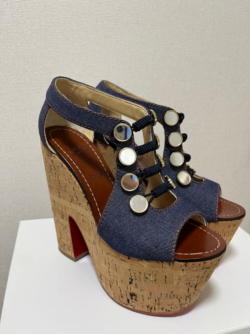 【半額以下】クリスチャンルブタン　デニムヒール