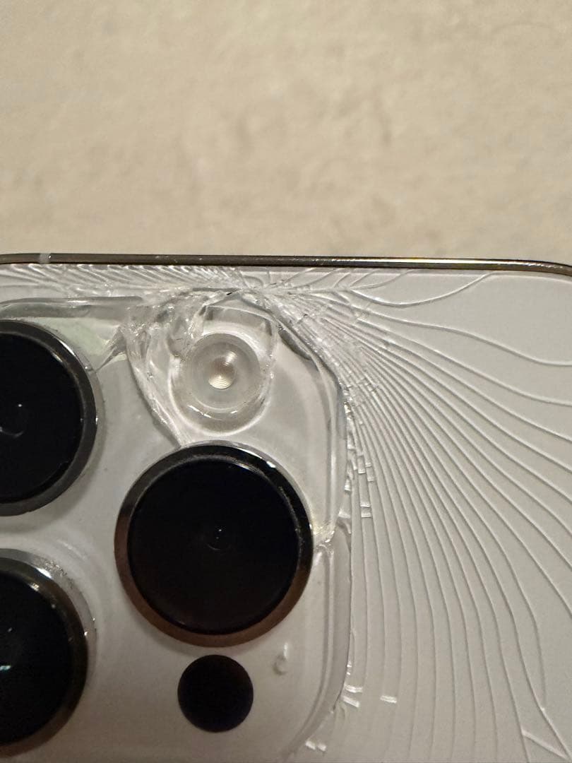 Apple iPhone 14 Pro シルバー 本体(背面割れあり)