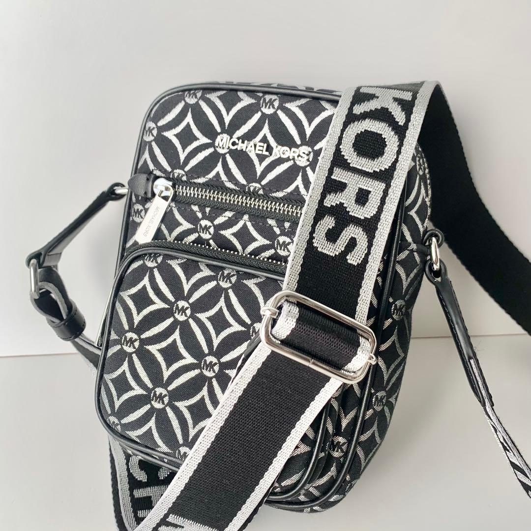 【マイケルコース】ショルダーバッグ　クロスボディバッグ　ブラック　黒　新品未使用