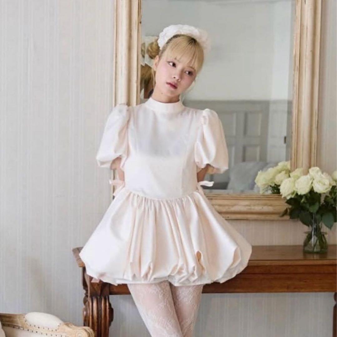 お値下げ不可treat ürself サテンバルーンぺプラムミニワンピース