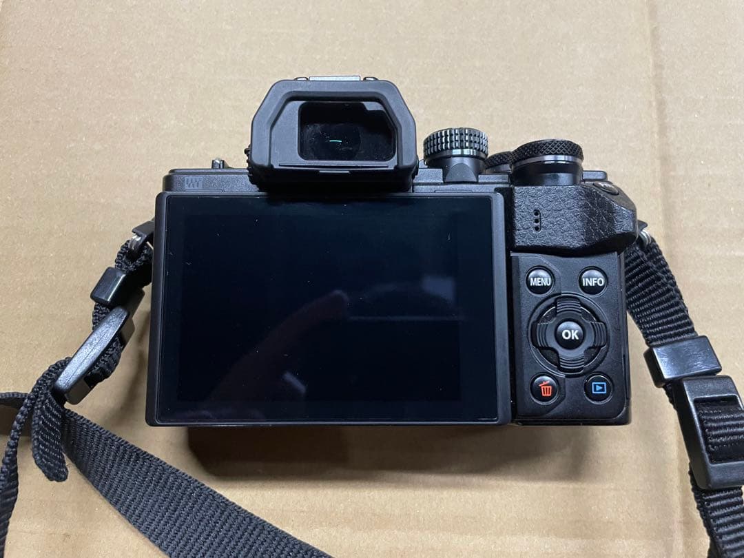 OLYMPUS OM-D E-M10 markⅡ 本体とレンズ3本　他