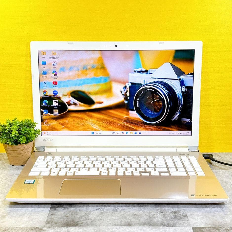 新品SSDで快適✨おしゃれゴールド✨薄型 カメラ付 フルHD Windows11