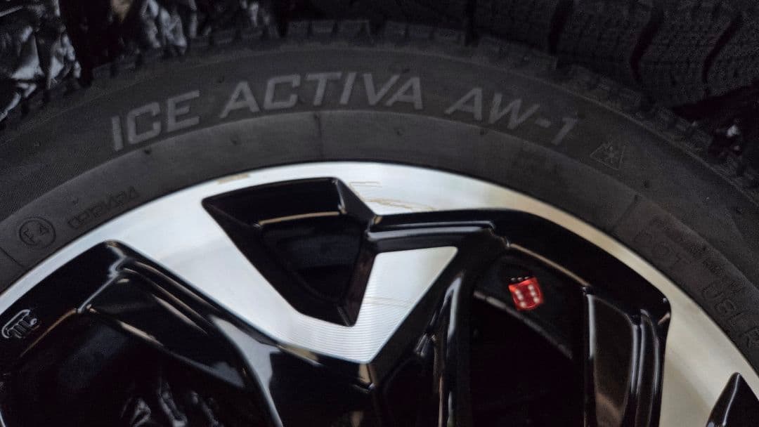 ホンダ純正　N-BOXカスタム JF3　15インチアルミ スタッドレスタイヤ付き