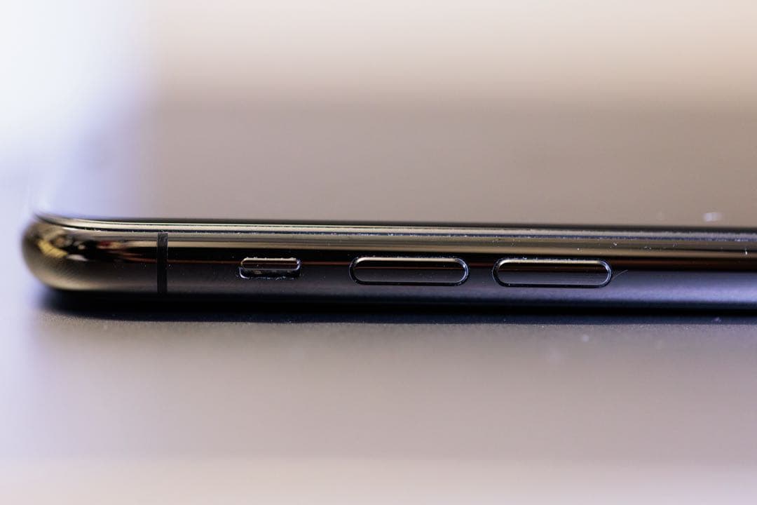 【極希少】iPhone 11 Pro 512GB 海外版 シャッター音なし