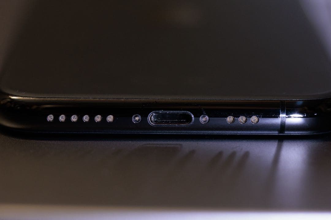 【極希少】iPhone 11 Pro 512GB 海外版 シャッター音なし