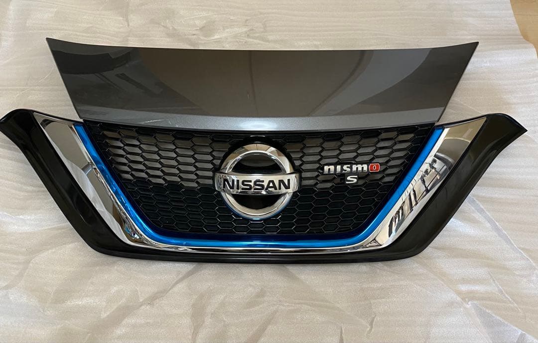 日産E12ノート後期フロントグリル