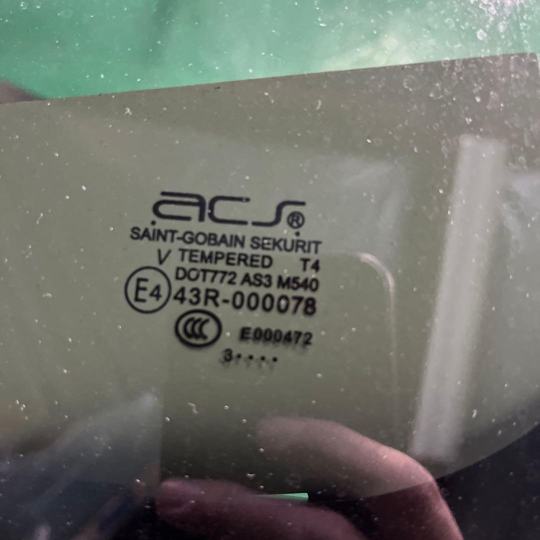 NV350キャラバン　左スライド窓ガラス付き