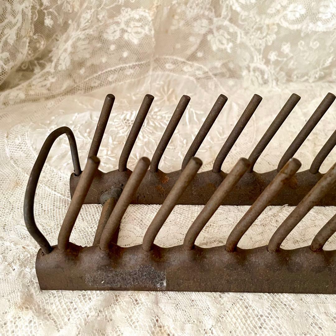 アイアン製ディッシュラック　皿立て　プレートホルダー　フランスアンティーク