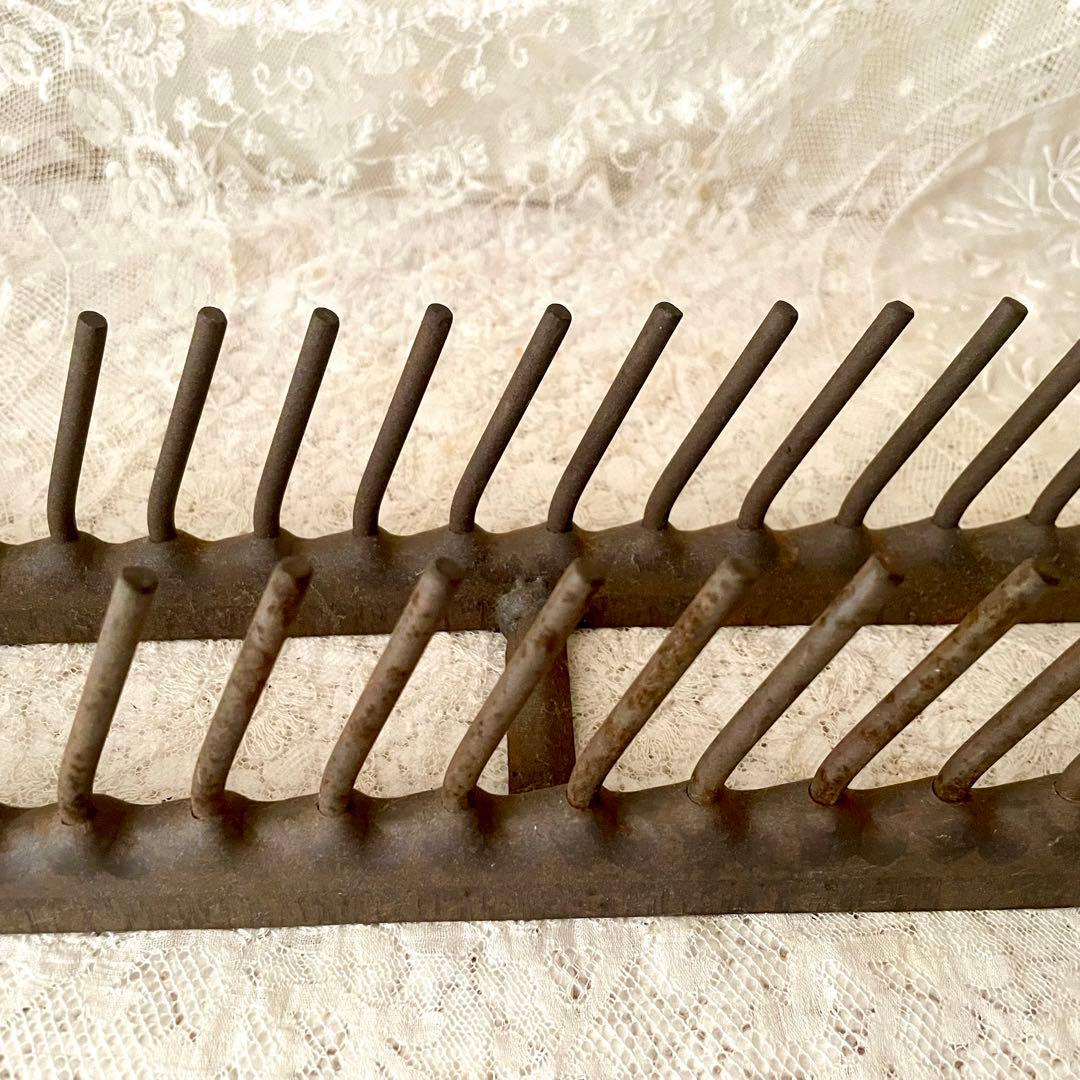 アイアン製ディッシュラック　皿立て　プレートホルダー　フランスアンティーク