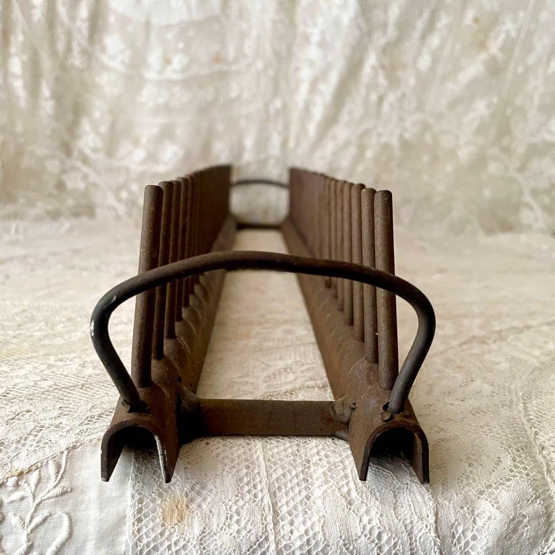 アイアン製ディッシュラック　皿立て　プレートホルダー　フランスアンティーク