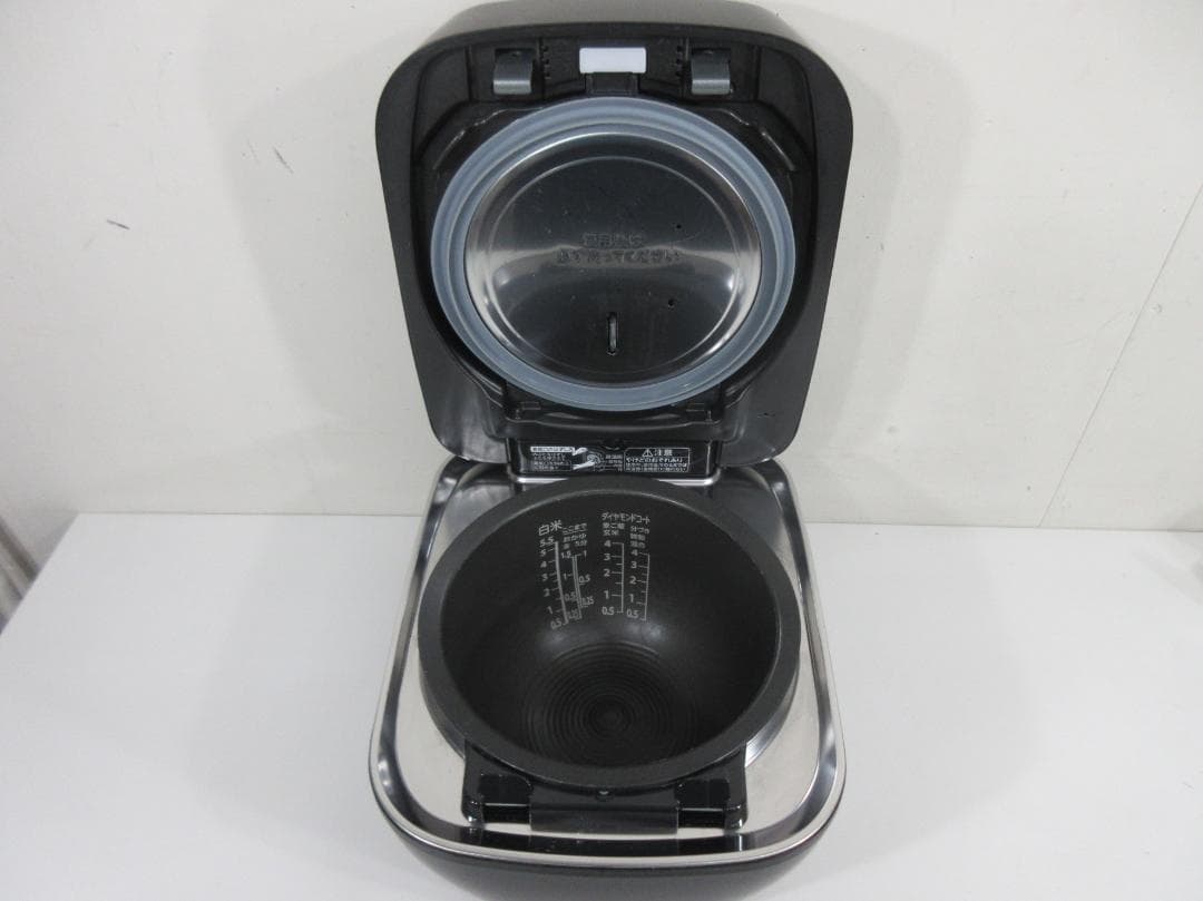 M1221Z 東芝 真空圧力IH炊飯器 5.5合炊 RC-10ZWT 2022年