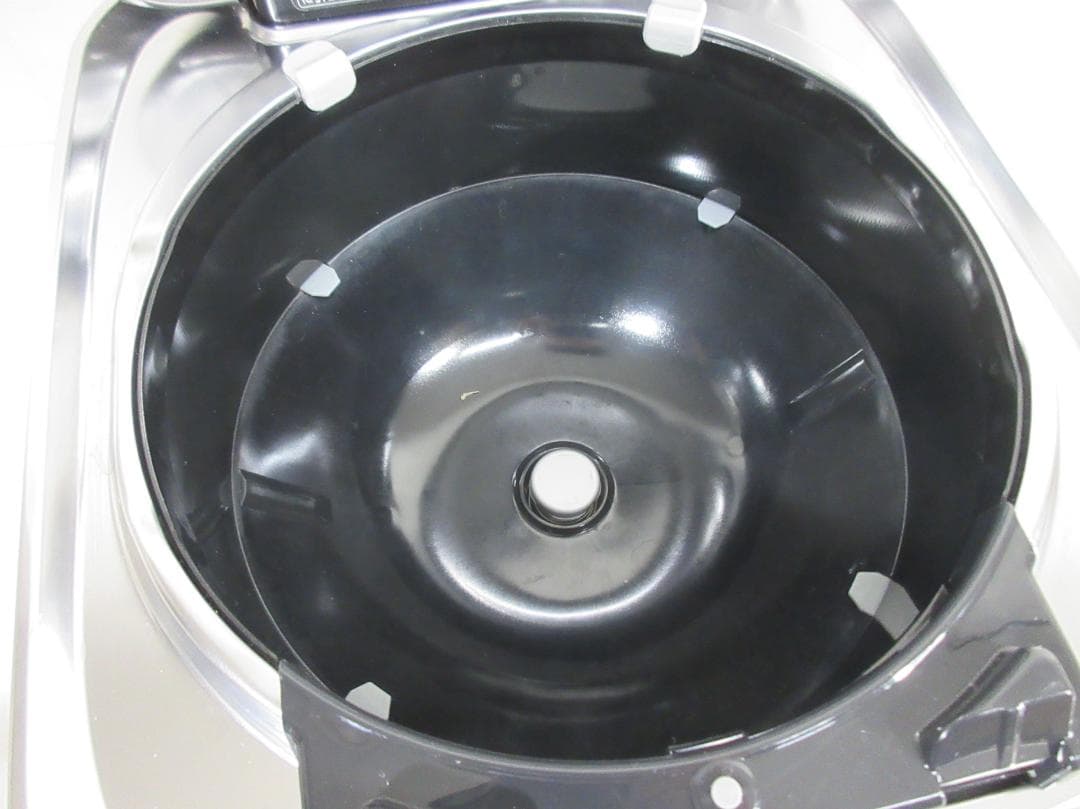 M1221Z 東芝 真空圧力IH炊飯器 5.5合炊 RC-10ZWT 2022年