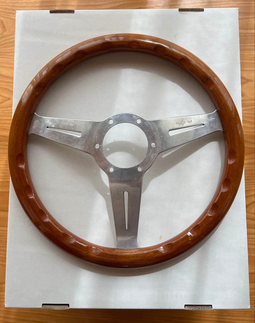 ナルディ　ウッドステアリング　33φ