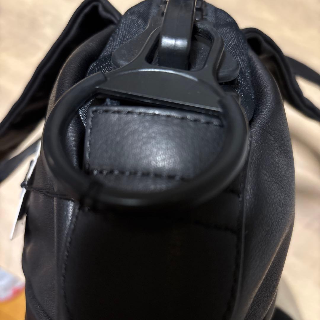 むんてま　カワカワ黒レザーオーバル型バッグ　おまけ付き