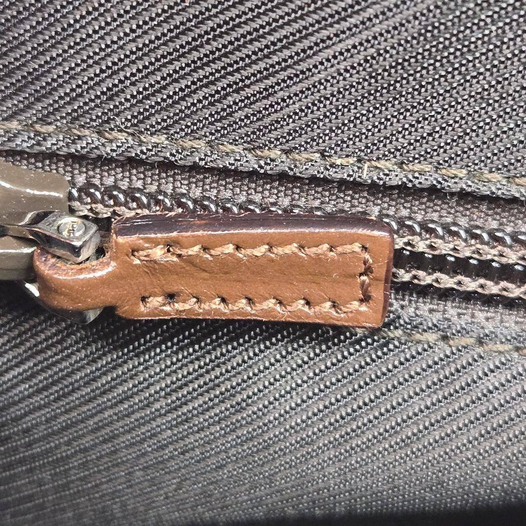 ほぼ未使用 GUCCI クラッチバッグ GG キャンバス レザー