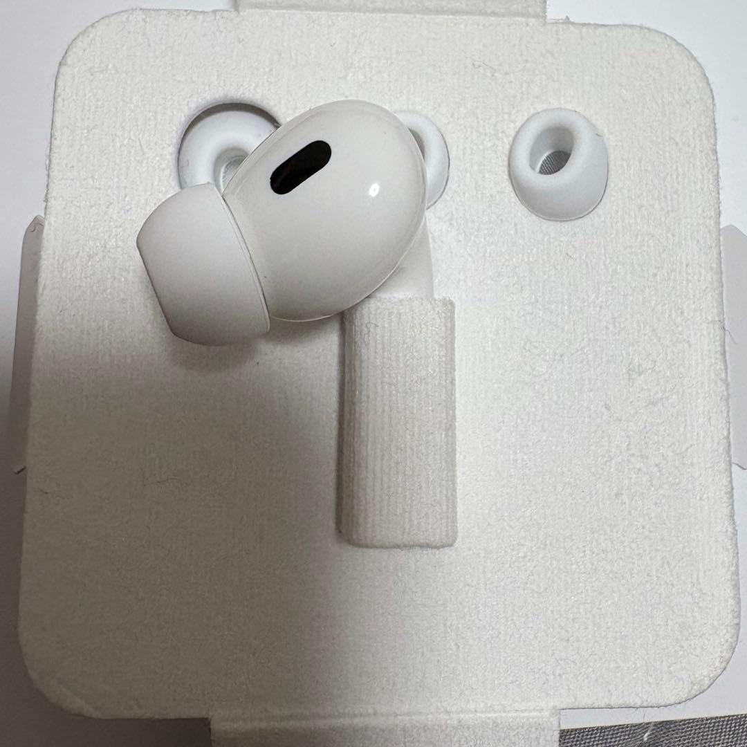 【美品】AirPodsPro2右耳ライトニング式片耳　イヤーチップ付中古