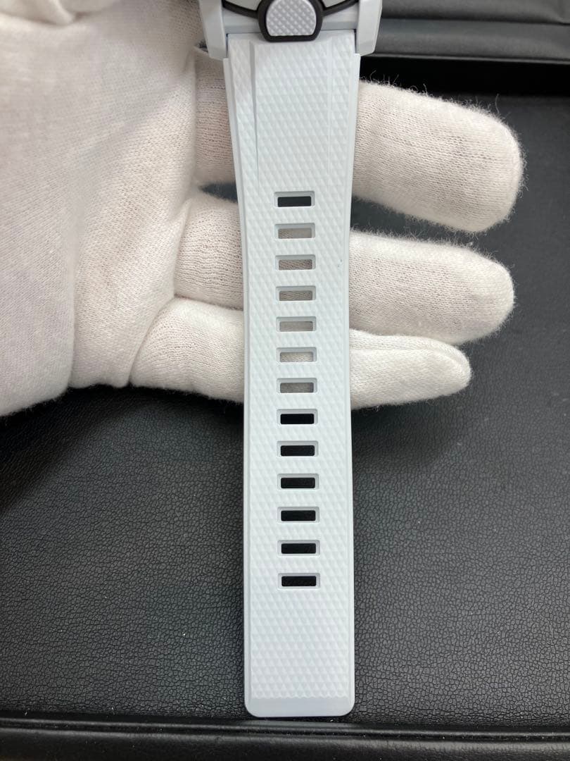 CASIO G-SHOCK GA-2000 カーボンコアガード ホワイト