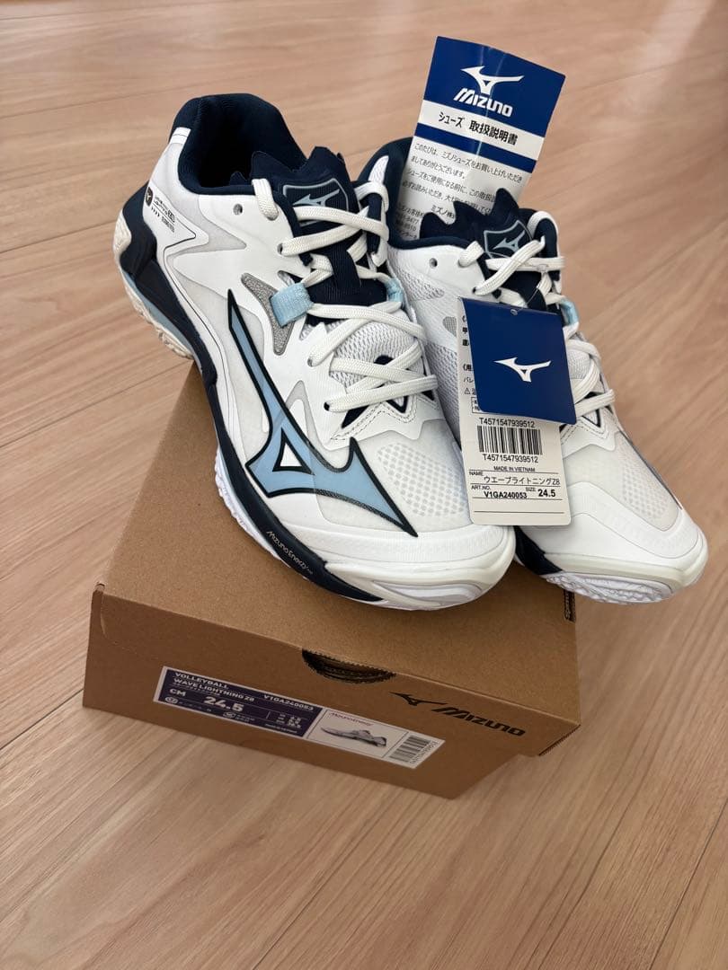 新品未使用　24.5 Mizuno ウエーブライトニング Z8 バレーシューズ