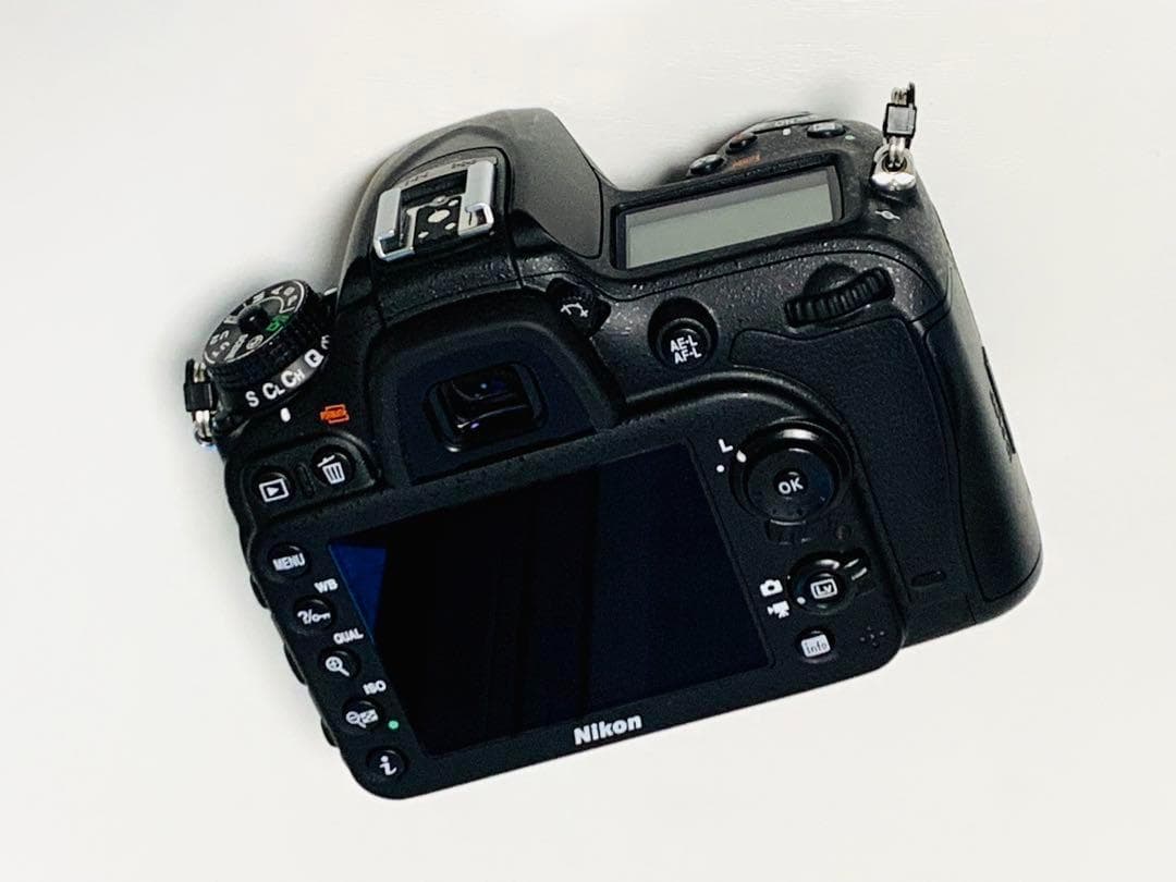 ☆撮影数220回以下☆Nikon D7200ボディマルチパックセットMB-D15