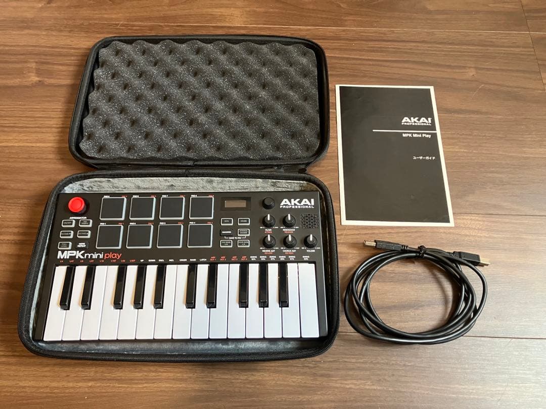 AKAI MPK Mini Play 本体と専用保護ケースのセット