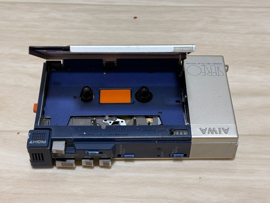 AIWA カセットプレーヤー ステレオ再生CASSETTE BOY HS-F1