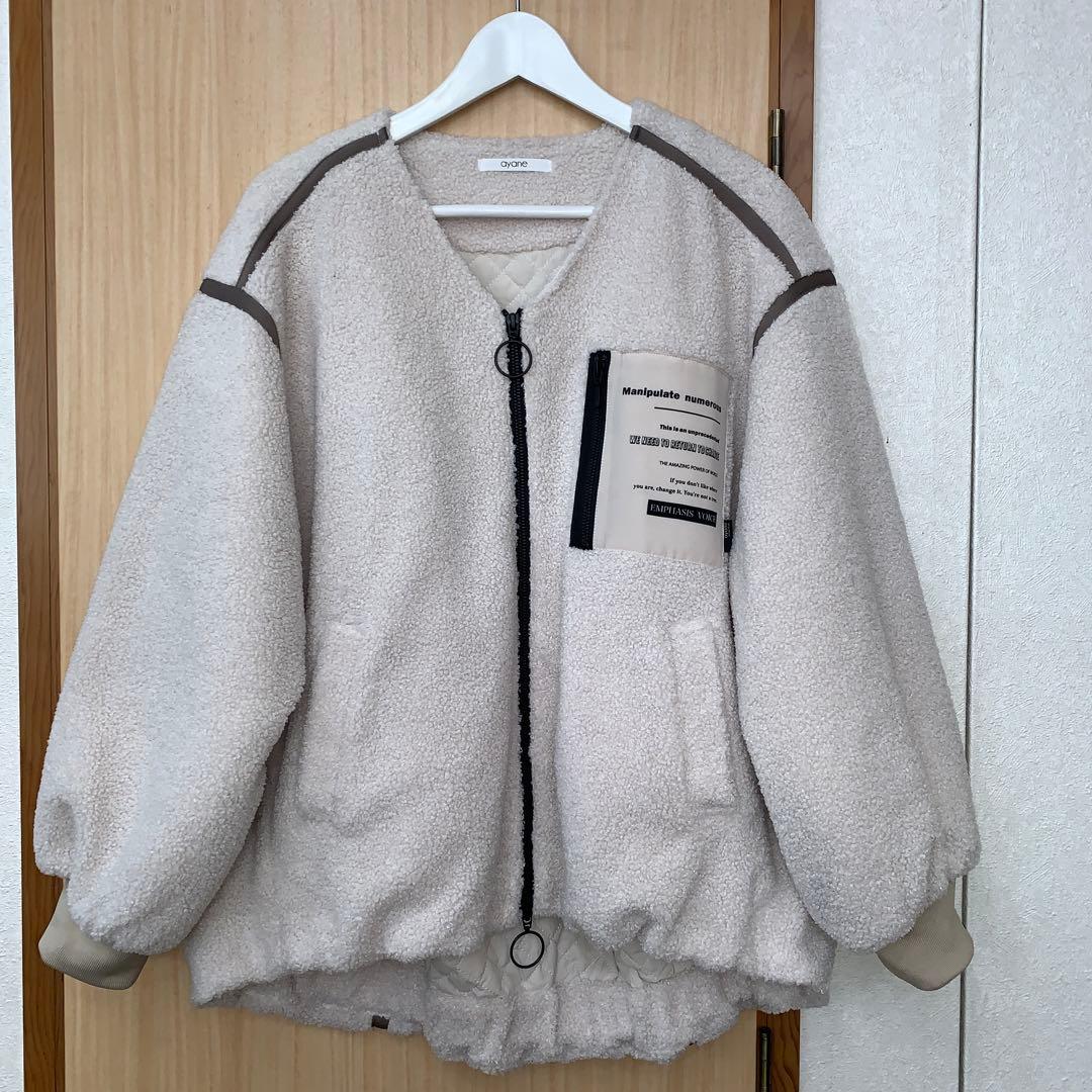 ayane どんなインナーでも決るノーカラー　裏キルト　体型カバー　ボアブルゾン