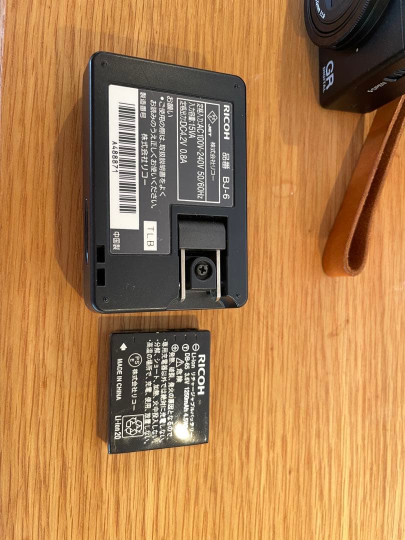 美品　RICOH GR DIGITALⅢ レザーストラップ・ケース付き
