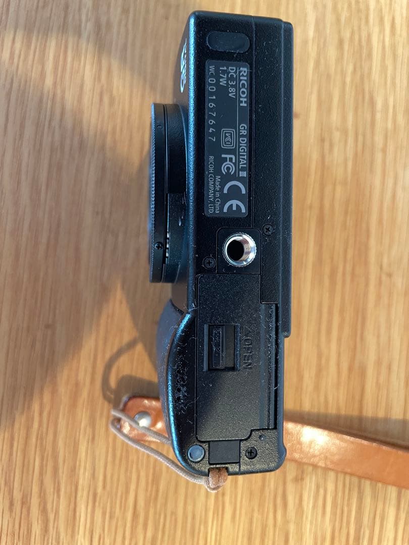 美品　RICOH GR DIGITALⅢ レザーストラップ・ケース付き