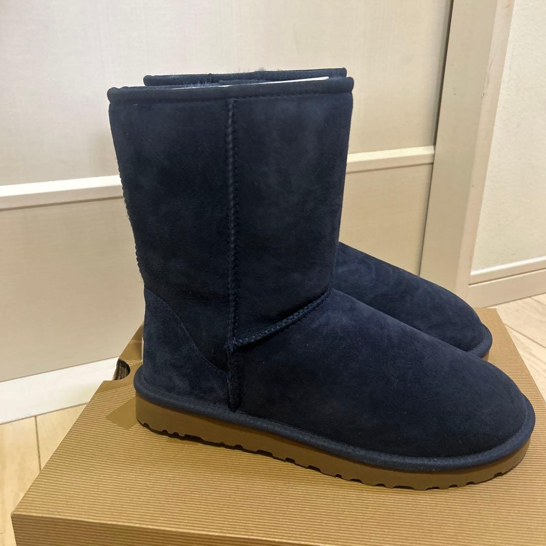 新品未使用　UGG ネイビー ムートンブーツ