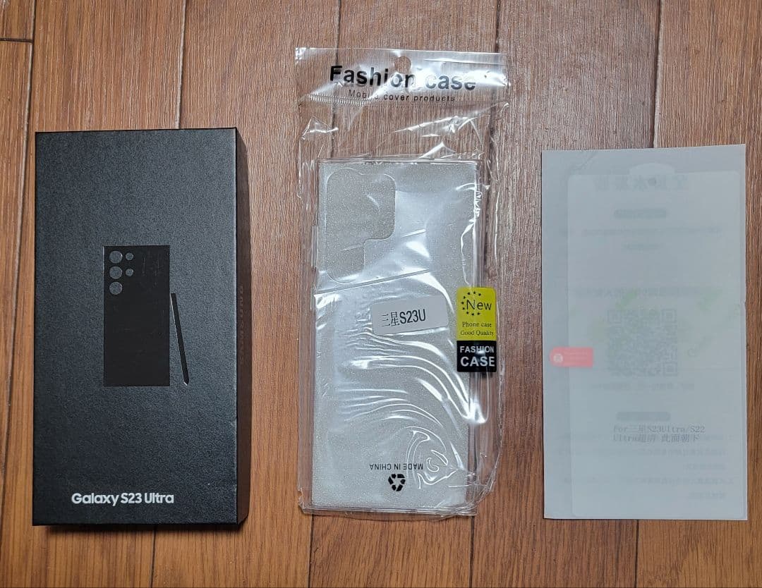 Galaxy S23 Ultra 256GB simフリーおまけ付き。