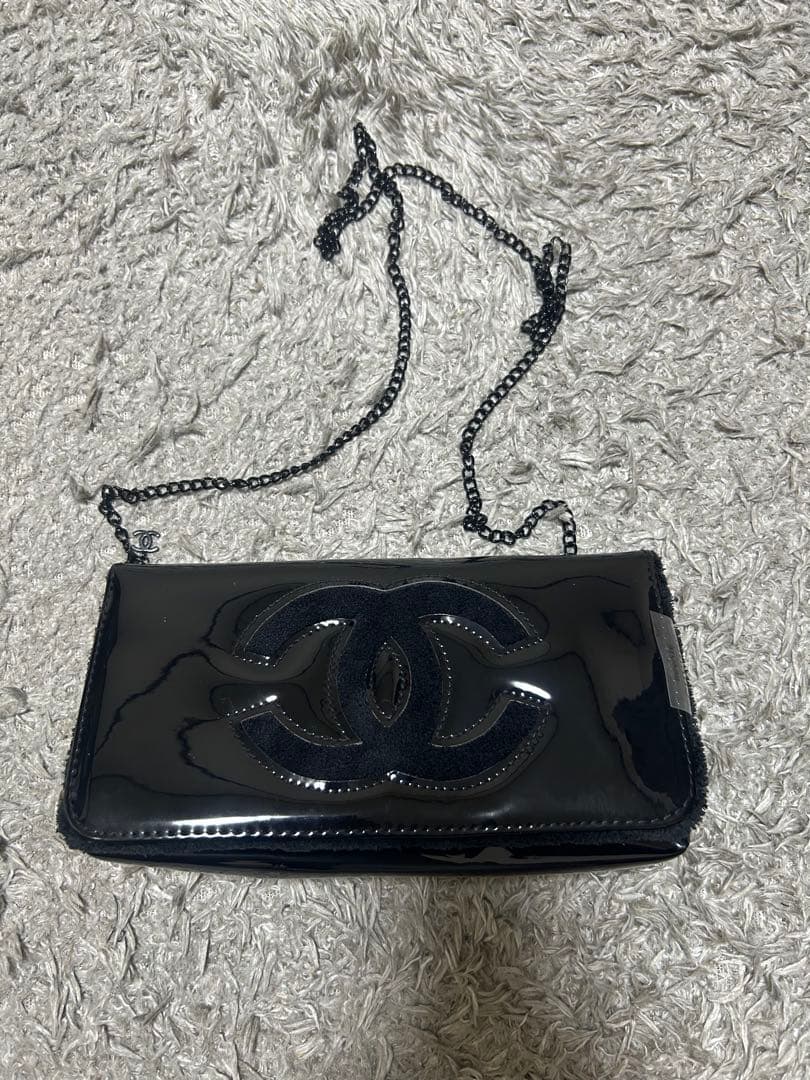 ②ノベルティ　シャネル　エナメル　チェーンバッグ