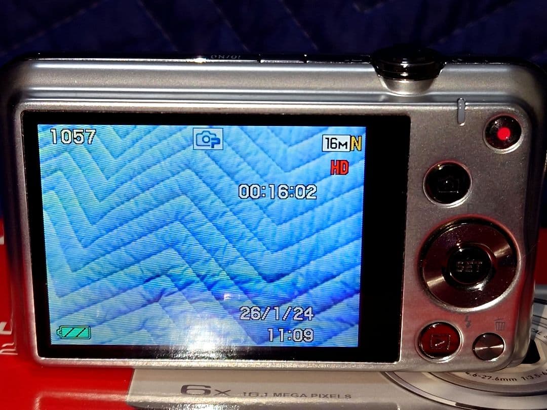 CASIO EXILIM EX-ZS25 シルバー SDカード4G付き