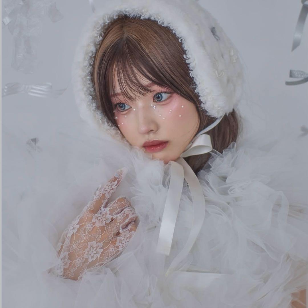 かきぶちももの　ファニーマフ　ホワイト