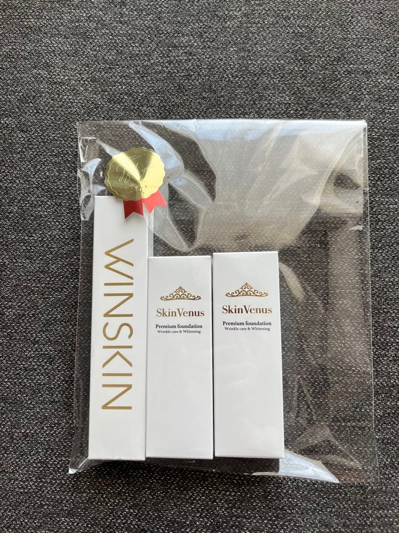 スキンヴィーナス　リンクルホワイトクリーム1本☆美白リキッドファンデLO2本