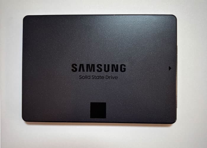 Samsung 870 QVO 8TB 内蔵型SSD