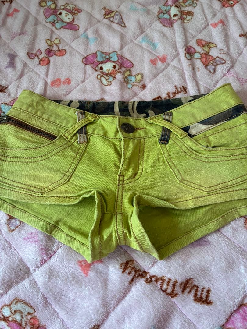d.i.a ライムグリーン ショートパンツ