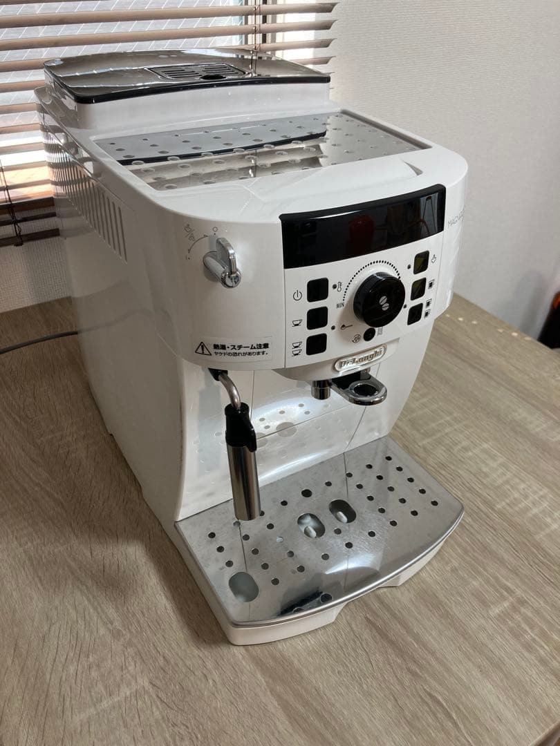 デロンギ Magnifica S エスプレッソマシン ECAM22112
