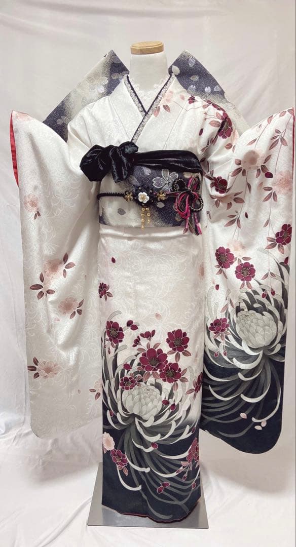 振袖 白と黒の花柄　振袖 成人式　振袖7点セット　振袖フルセット