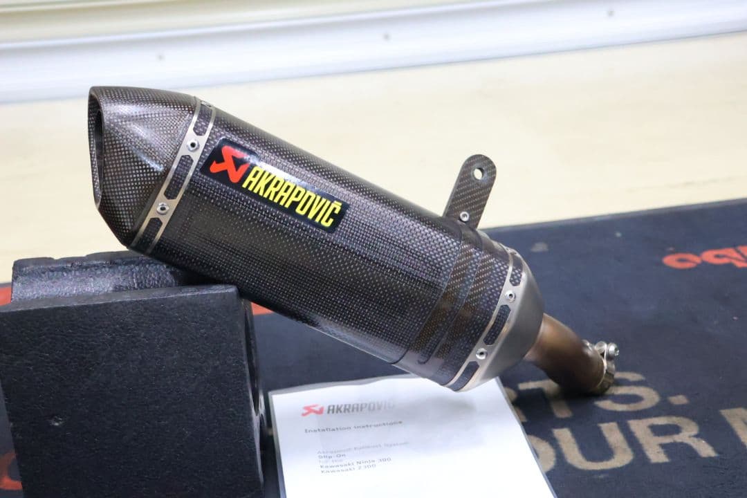 NINJA250 Z250 13-07 アクラポビッチスリップオンマフラー