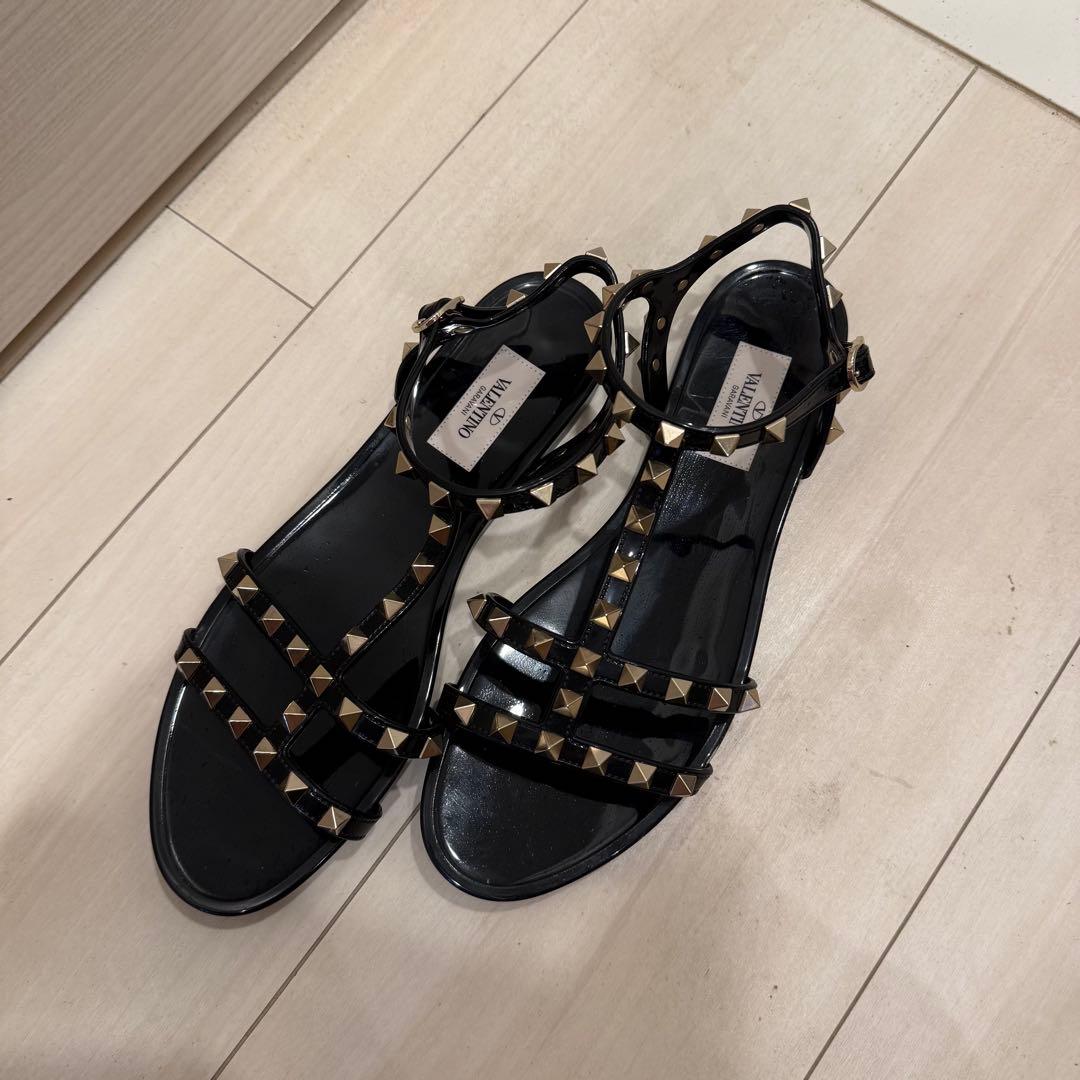 Valentino スタッズ付きブラックサンダル 38