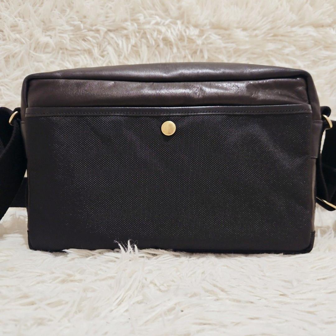 美品 アルティザン&アーティスト 本革 力メラバッグ GCAM-1000 日本製