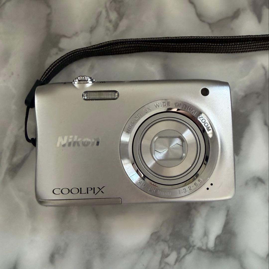 Nikon COOLPIX S2900 シルバー コンデジ デジカメ