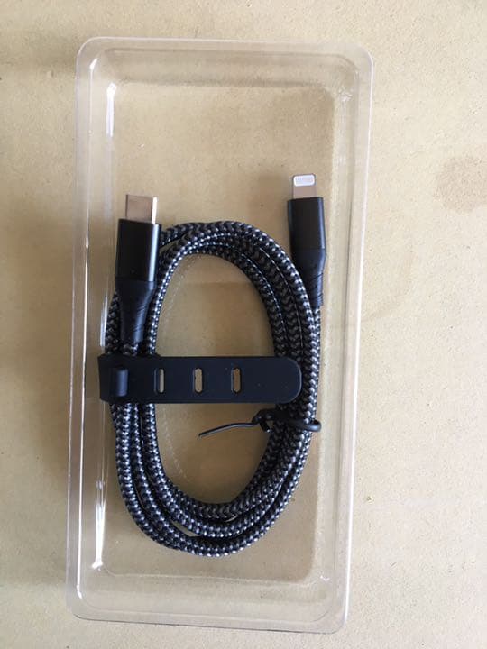 USB-C - Lightningケーブル