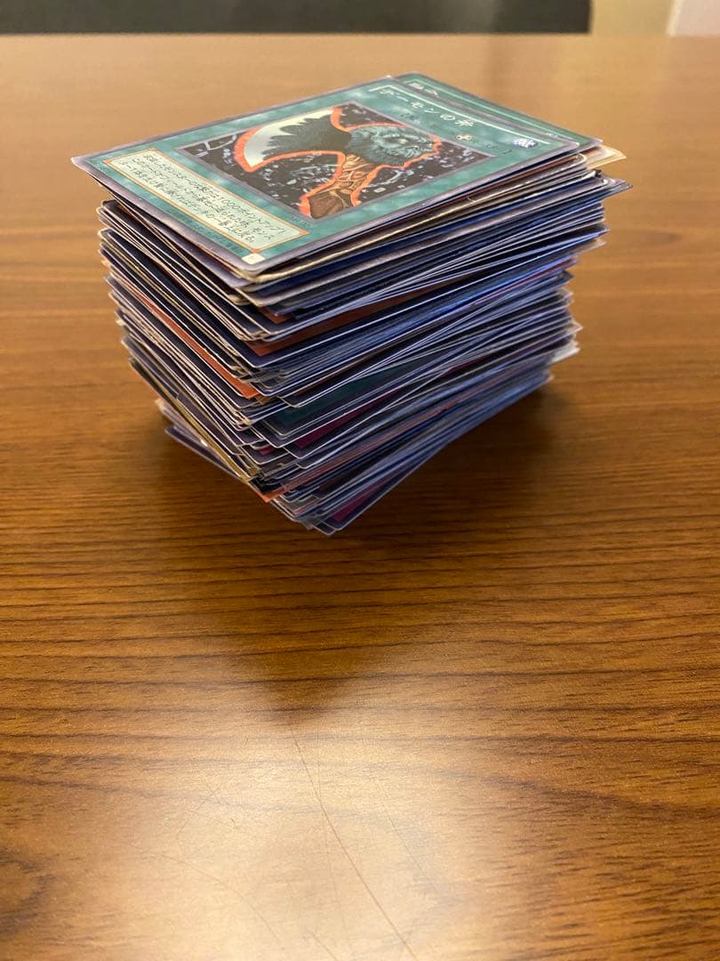 遊戯王カード　まとめ売り　ブルーアイズ　レッドアイズ　ブラックマジシャン